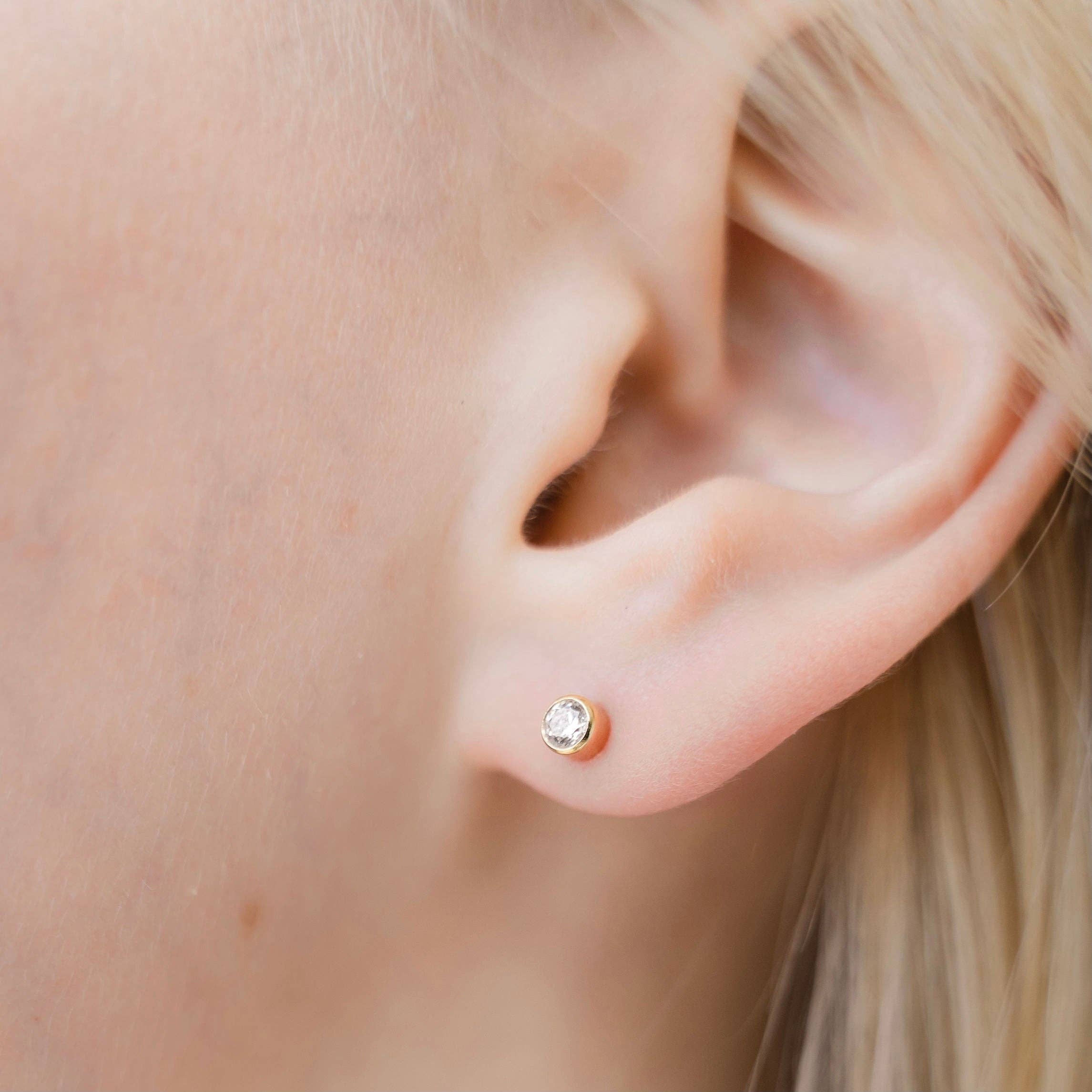 Petite Gold: Fin Studs: Medium