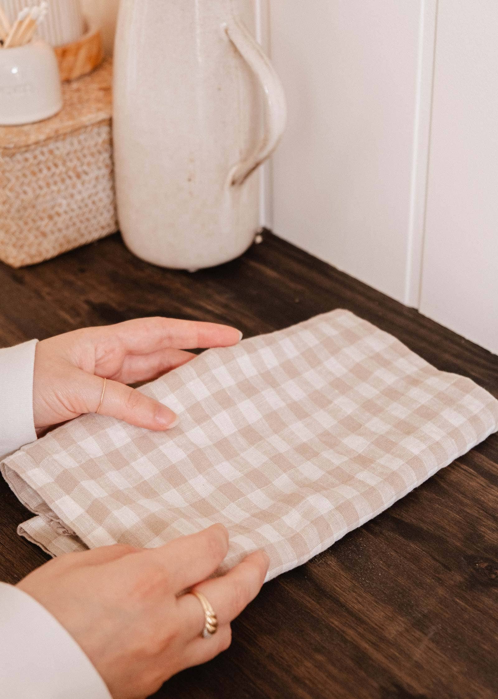 The Quiet Cloth – Tea Towel in Soft Linen: Checkered Pattern