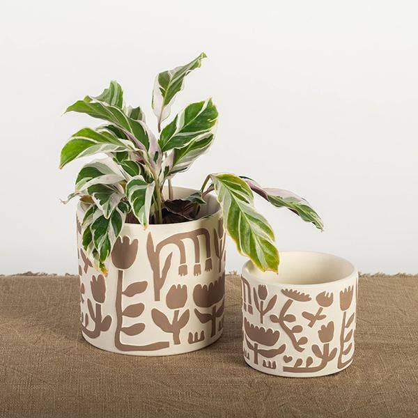 Forpost Trade Inc.: Terracotta Flower Pot, Simplified Flowers - Large