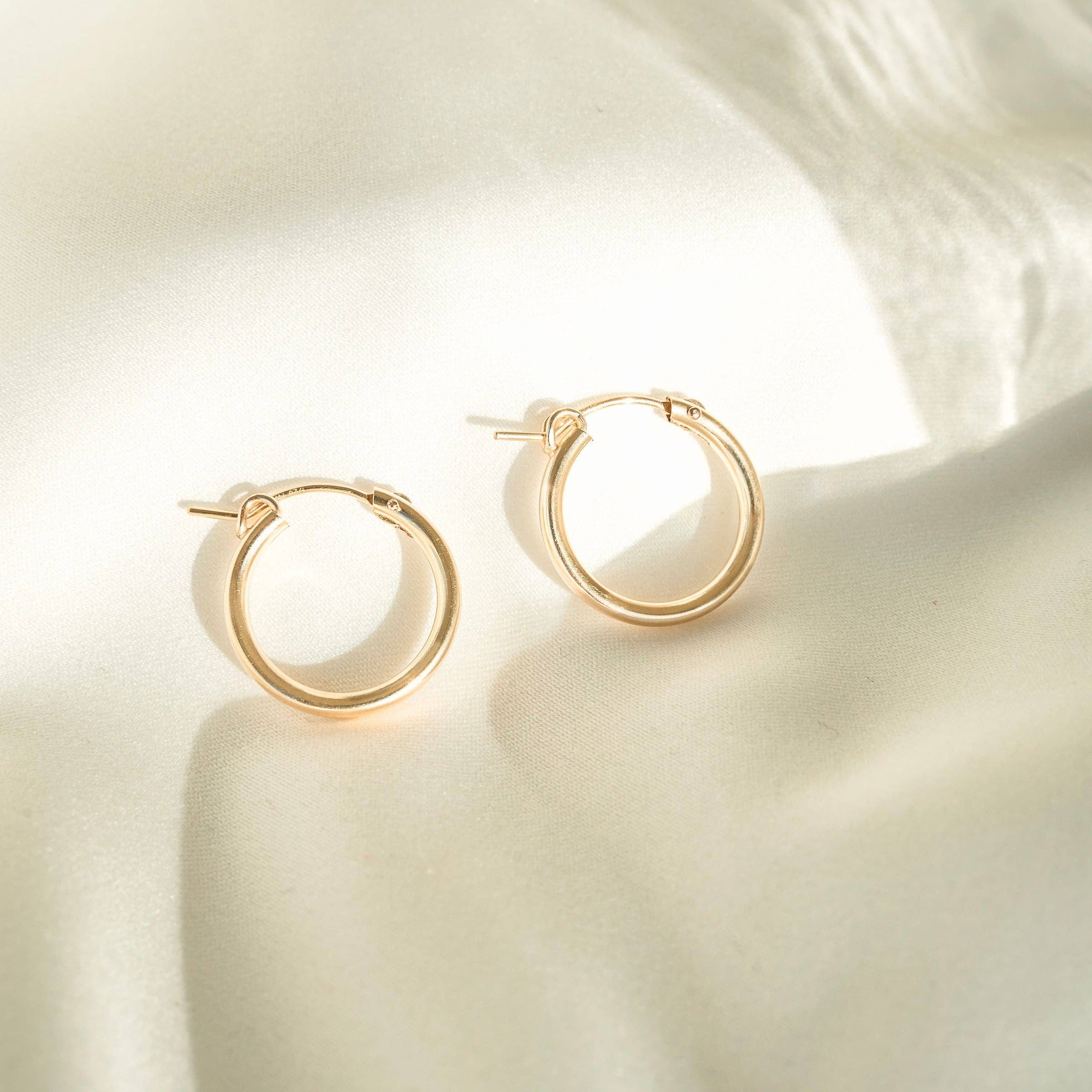 Petite Gold: Essential Hoops: Large (19mm)