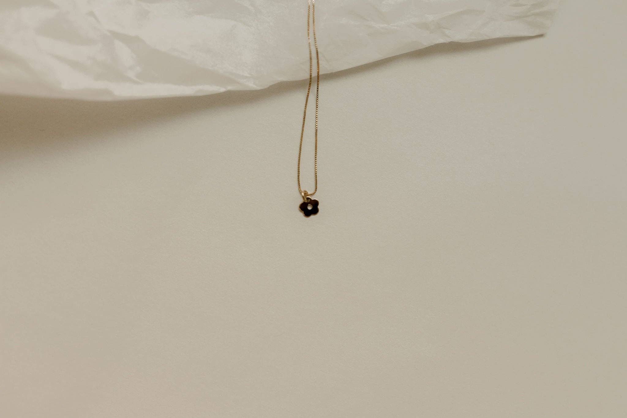 Mini Daisy Necklace: 20 inches