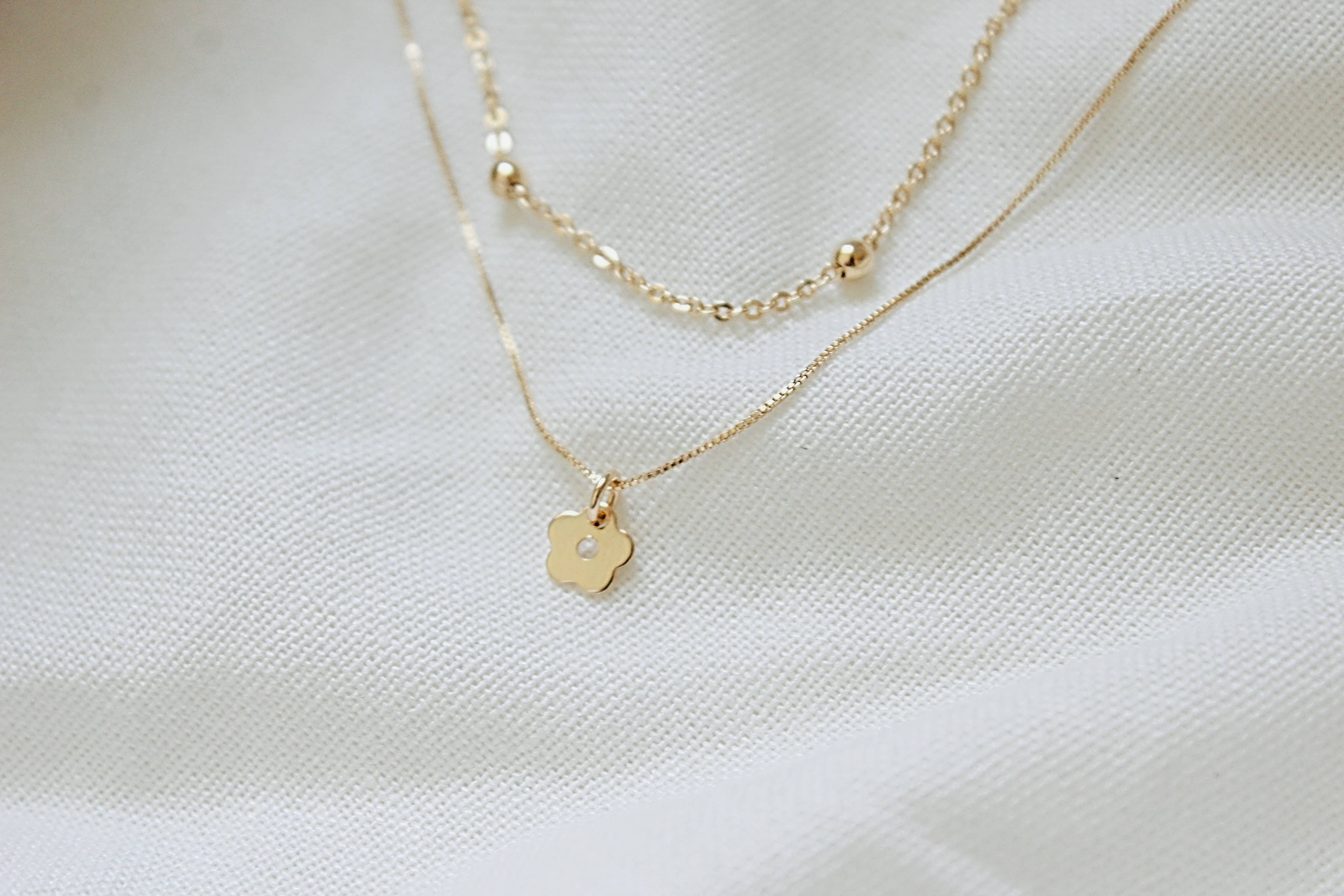 Mini Daisy Necklace: 20 inches