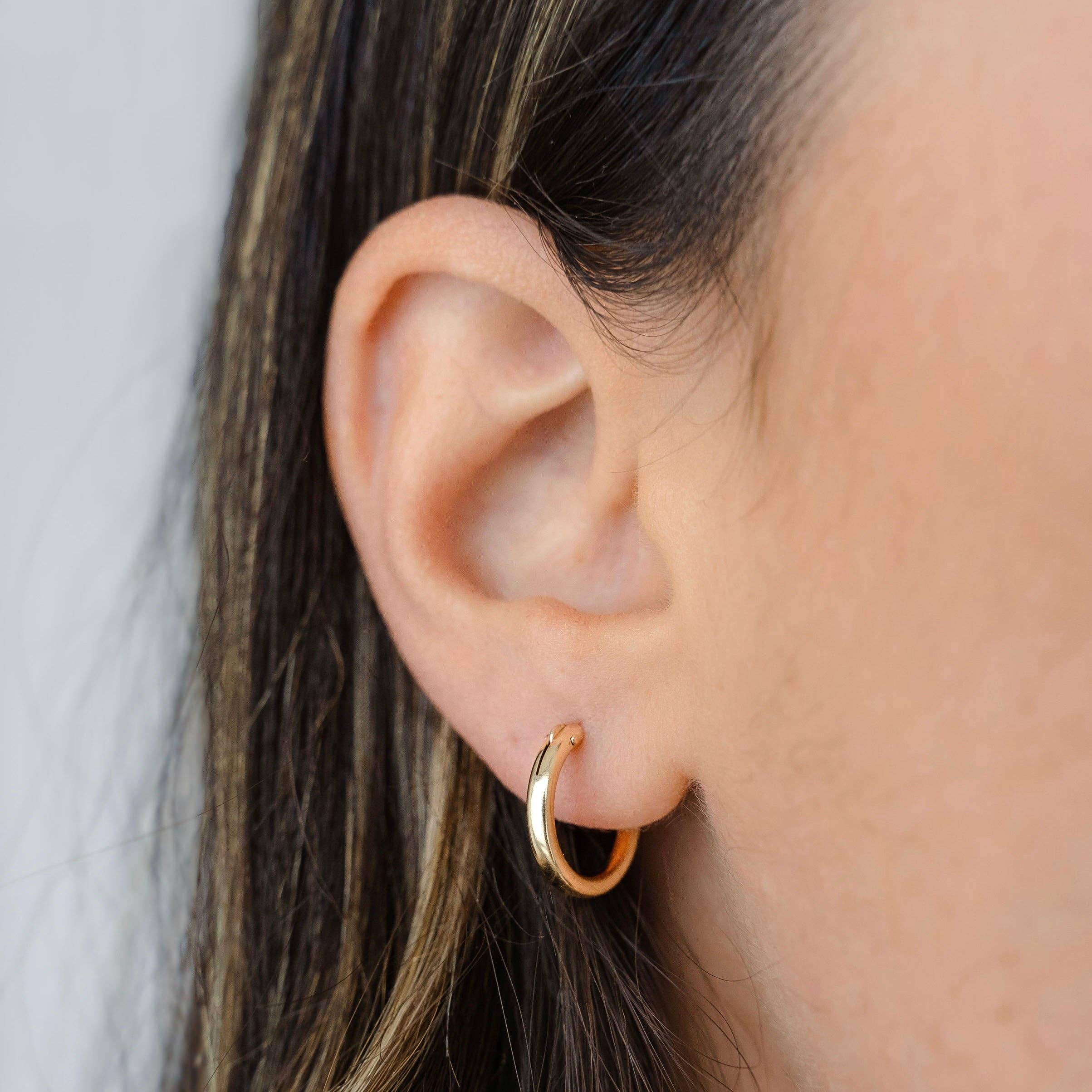 Petite Gold: Essential Hoops: Large (19mm)