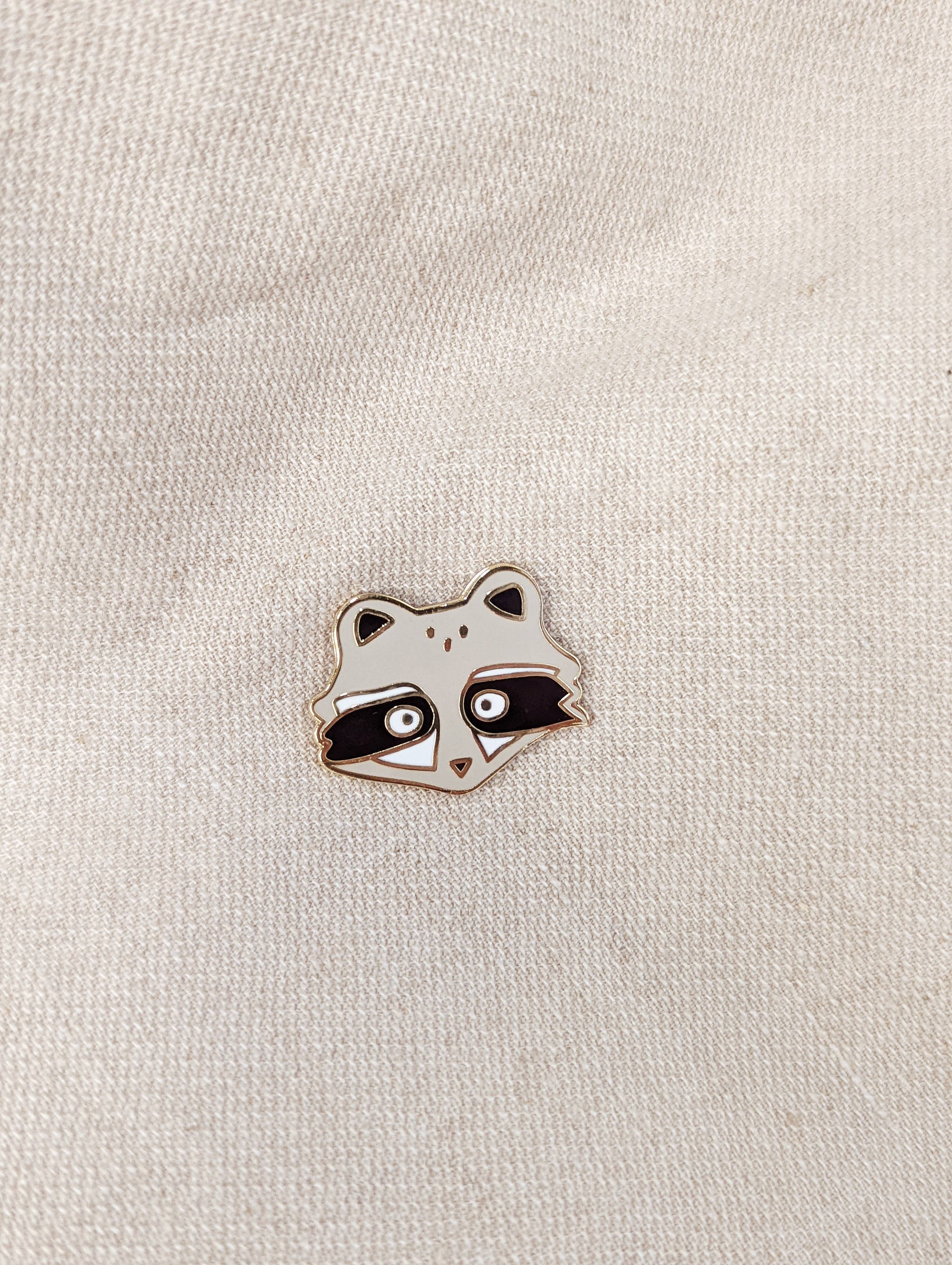 Mimi & August: Enamel Pin - Mont-Royal Raccoon